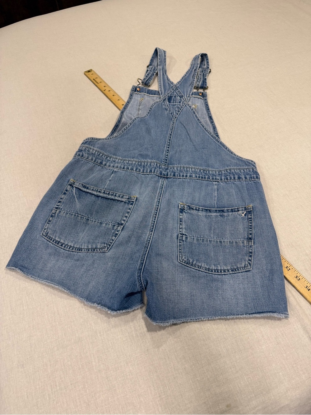 American Eagle Outfitters Denim Short Overalls Light Wash Raw Hem Women’s Medium - Picture 9 of 11